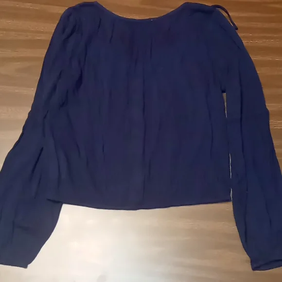 Hollister Size S Navy Blue Shirt with Embroidered/Tie Front - Picture 2 of 3